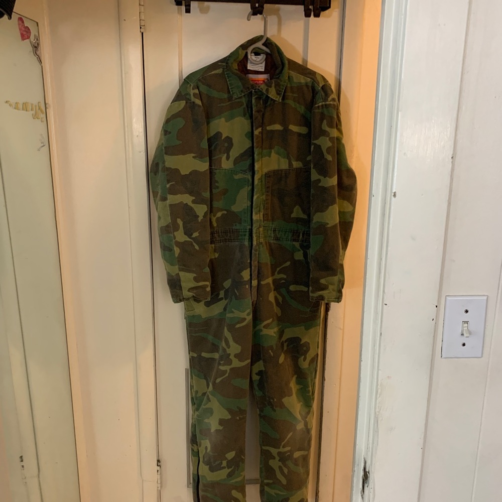 Winchester camouflage Coveralls Size Large
